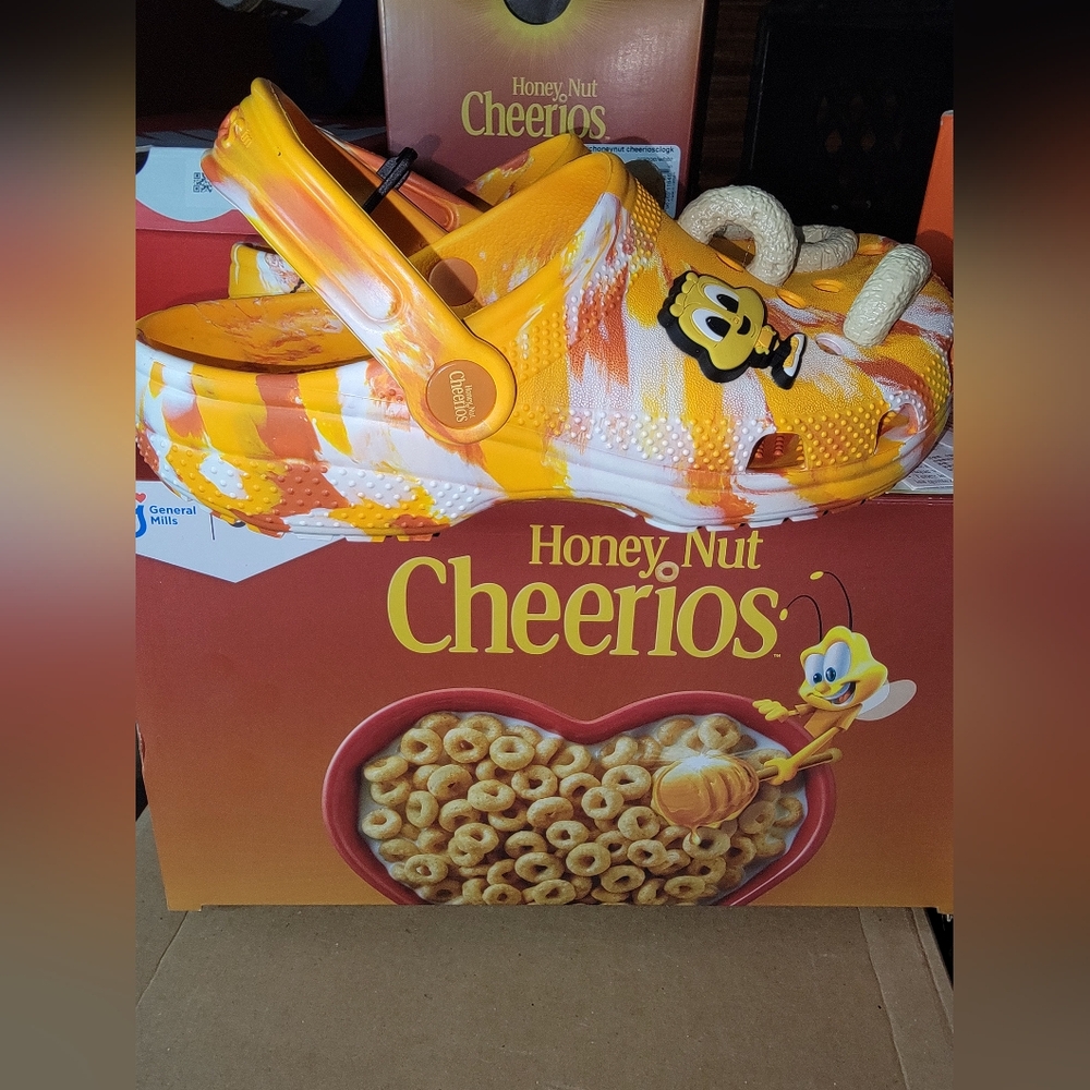 Cheerio crocs